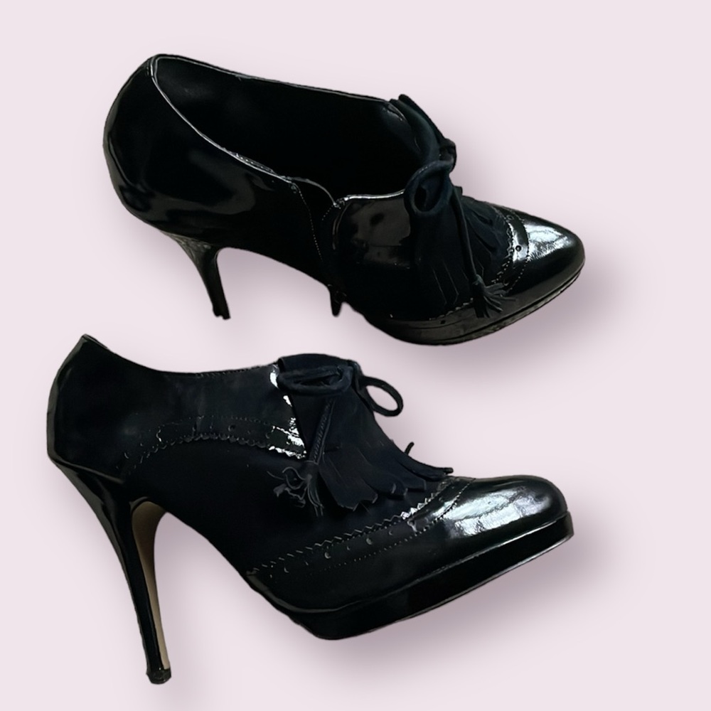 White House Black Market Tyra Bootie Size 7.5 Black Tassle